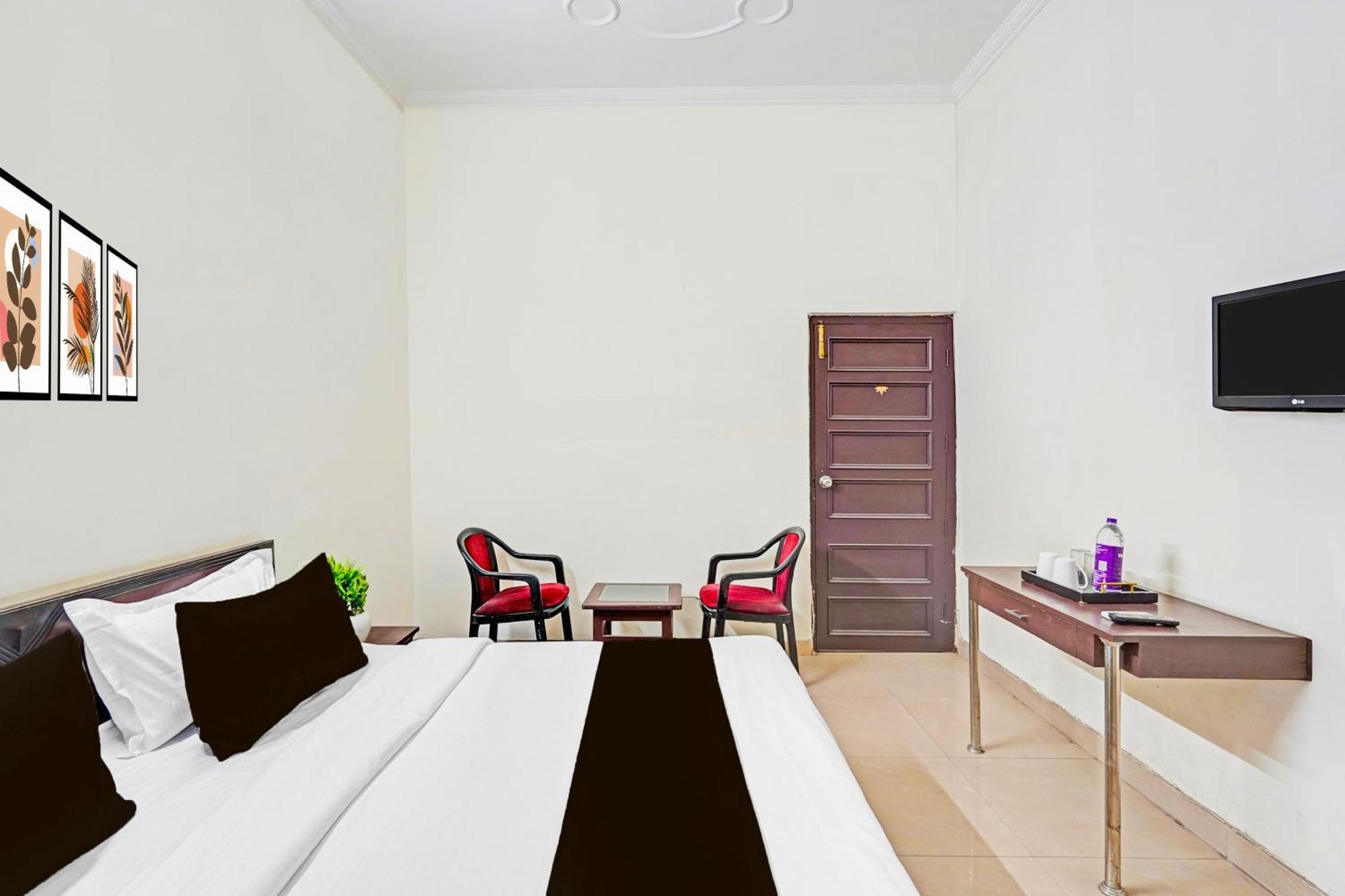 Hotel Super Collection O Race Course Dehradun Zewnętrze zdjęcie